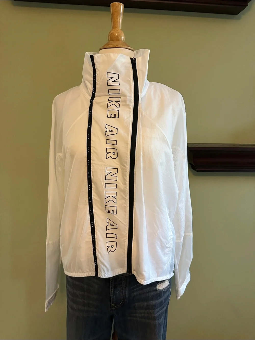 Nike Women’s white sheer Jacket size Medium